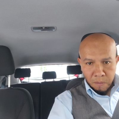 Para abrir nuevos caminos, hay que inventar; experimentar; crecer, correr riesgos, romper las reglas, equivocarse y divertirse...