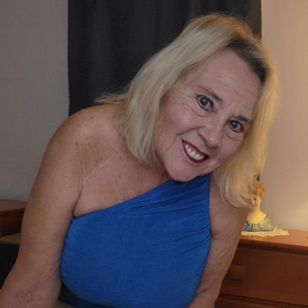 18+ Only!  Mature Curvy MILF/GILF.  Follow me! I'm promoting my sites. 15k followers! DM FOR BUSINESS ONLY!! https://t.co/chdMVViMsH
