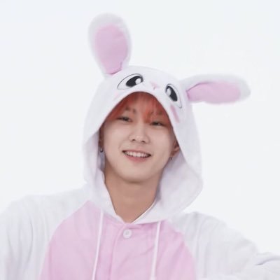 enhypen and stray kids this is my world✨🤍 чонвон бог и это не обсуждается🐱