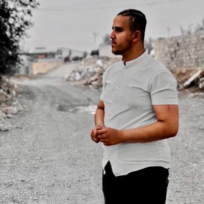 karmand_mhammad's profile picture. ئەگەر گلەیت لە ناشیرنی من هەیە بڕۆ لای خوا سکاڵا بکە چونکە خۆم نیگار کێشی خۆم نیم 𝕶𝕬𝕽𝕸𝕬𝕹𝕯