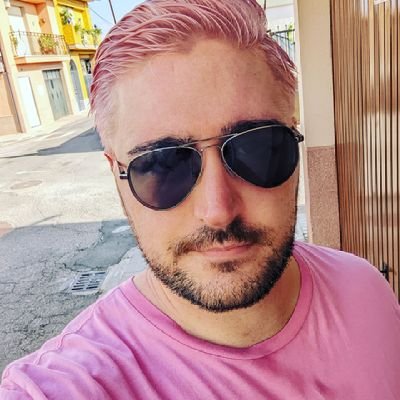 Tolkiendil | Narutero | Marvelita | Carnavalero | Futbolero | Melómano | Cinéfilo y Seriéfilo | Humor | Pensador Crítico | Nefelibata | 10
Odio las etiquetas.