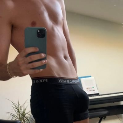 Whitecrackers4's profile picture. mes potes et moi à l’internat 🤭👇 baise ejac branlette etc 🥴🥵