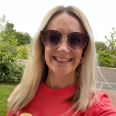Chief People Officer ..... lover of gin, rose gold everything, the gym and the 90's! Views are my own.