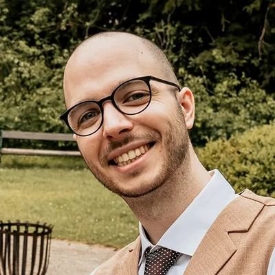 Director of UX & Design: Leading teams to measurably improve digital experiences | Management 🤔er | Leadership Wiki Builder