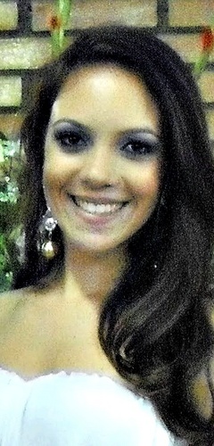 Atriz - Modelo - Bailarina - Coreógrafa- e estou mentindo 
 FÃ da Nicole Bahls, seguida por ela no dia 4/09/11
 te adoro de mais Nii
