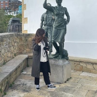 El problema de las mentes cerradas es que siempre tienen la boca abierta. ✨