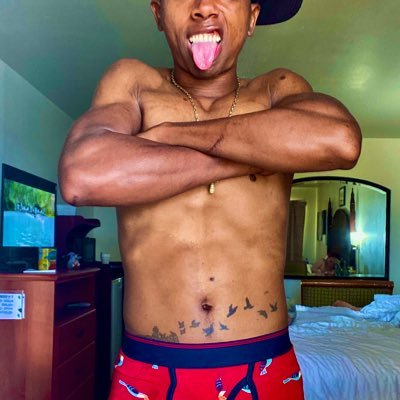 HMU (age18 and up) Insta: issa_deon. Snapchat: orange_star. Issa 29 now ready to get back in the game #nojudgementzone #mematters fuck with me