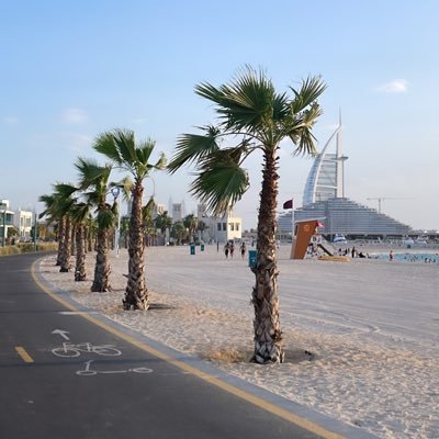 aaronmendoza69's profile picture. Just a random twink in the forbidden city. 😈