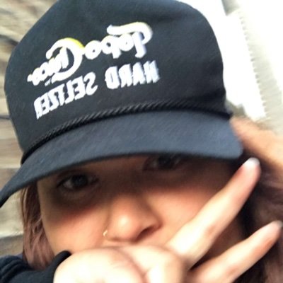 YvetteDaddy's profile picture. completely unhinged.