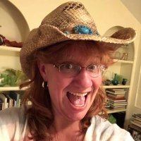 Julie Caldwell (@liveluvlife) Twitter profile photo