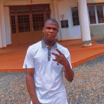 Nigerian🇳🇬,
Fashion designer,
Part time realtor,
Chelsea fan,
Politician.