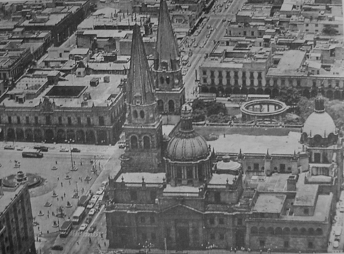 Con 470 años, Guadalajara es una de las ciudades mas bellas y con historia de México. Más de 1,500 fotos. Un anónimo sin otro interes más que el de mostrar GDL.