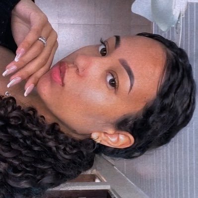 mikaelahenz1's profile picture. 