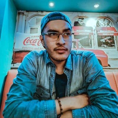 Diseñador Gráfico, Mercadólogo y Publicista. Melómano. Percusionista y chef aficionado. Viajero de la vida.