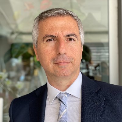 Ingegnere Elettronico specializzato nell'applicazione dell'AI sui mercati finanziari. Imprenditore ed autore.