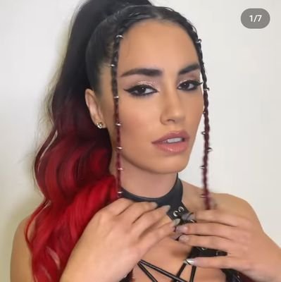 Sigo a Lali 👑 hace 7 años pero recién ahora me hice una cuenta 😑
Devuelvo follow ✨️
Me pude sacar mi primera fotito con ella el 9/06/22 🤧