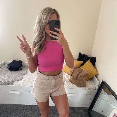 emilylbretnall's profile picture. 🖤🖤🖤🖤