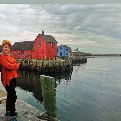 Mujer. Abuela. Bloqueo con facilidad a personas irrespetuosas y a fascistas. Feminista, abolicionista. Viajo mucho por eso no soy nacionalista ni racista.