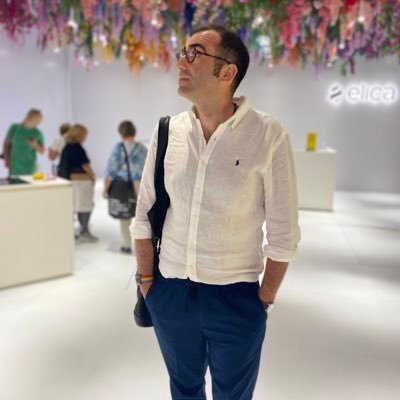 archikekko83's profile picture. Disegno case, collezione maglie del Napoli, sopravvivo alla vita grazie a moglie, amici e caffè. In ordine sparso