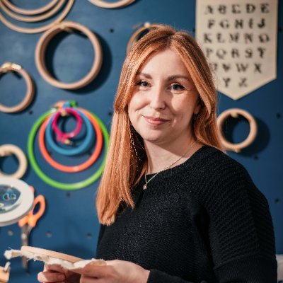 Self-taught embroidery artist, trained jeweller and aficionado of contemporary craft and high quality design.