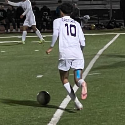 eastlake high school soccer | 22-23 first team all district | ‘25| center defensive midfielder | 5’11| #sueñoalianza