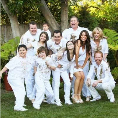 🏠 tweeting lines from modern family every 15 minutes. – S1E13: Fifteen Percent