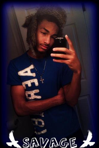 Im Savage outta the crew #TeamEVC, Im 17 and im single. #Singlee
Swagg BOW