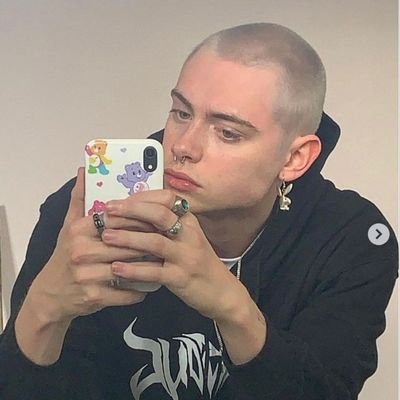 aespawinter_44's profile picture. 