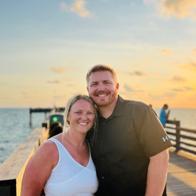 Wife 👫🏼 Mom 👶🏼👦🏼 1st grade teacher and a die hard St. Louis Blues fan 💙💛