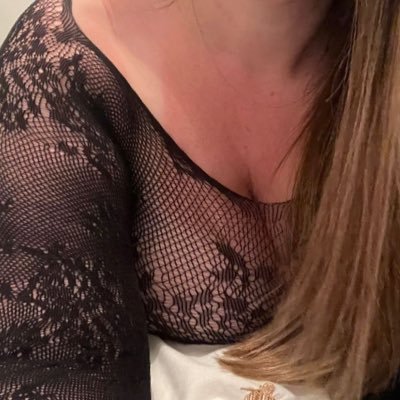 Curious couple (35f, 36m) in the south of England looking to connect with sexy people….