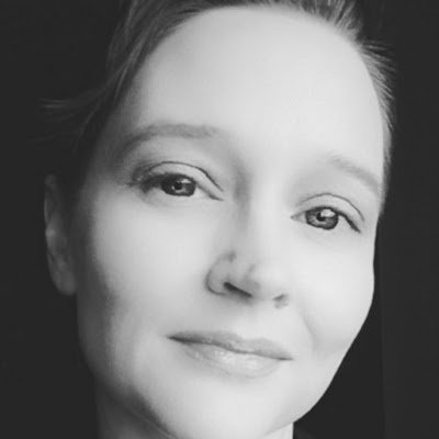 Jenn_Wr3n's profile picture. Bibliophile, dog lover, and freelancer.