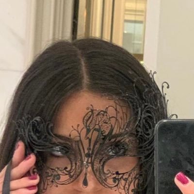 ReemRblx's profile picture. I never trust a narcissist, but they love me