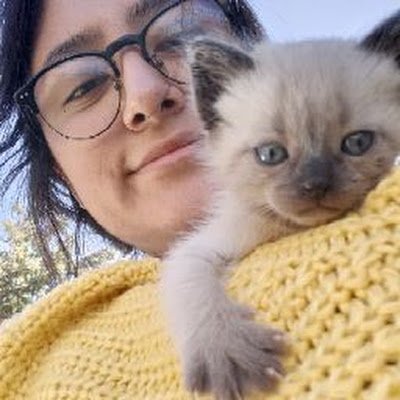 leireglz's profile picture. insta: https://t.co/tNNX2vfjNz