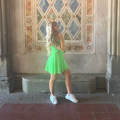 Its_HannahLee's profile picture. sleep when you’re dead