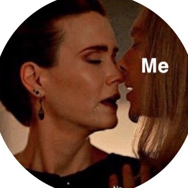 Fan of Ahs ! Tw:Lesbian and I love older women like @MsSarahPaulson ;)     Who’s that girl ? MALIBU GAGA !!