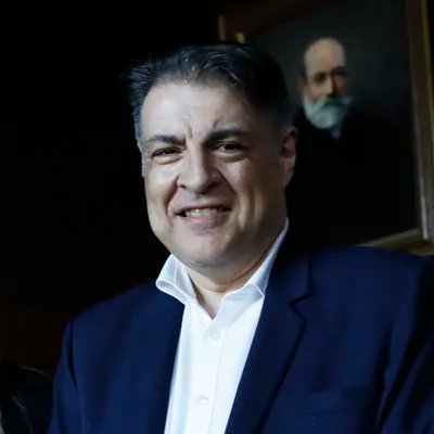 Neurocientífico y profesor. Decano de la Facultad de Ciencias Médicas (UBA). PhD en Medicina y en Filosofía. Director de Alzheimer Argentina.