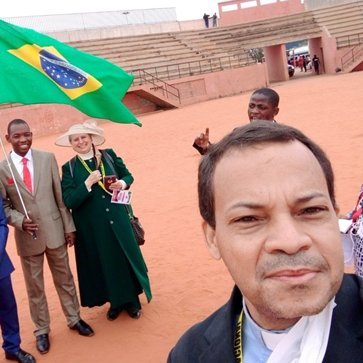 A glória desta última casa será maior do que a da primeira, diz o Senhor dos Exércitos; e, neste lugar, darei a paz, diz o Senhor dos Exércitos.

Ageu 2:9