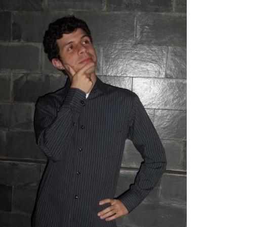 20 anos, estudante de Eng de Computação, gosto de jogar cartas, ler e fazer cálculos e estratégias complexas...