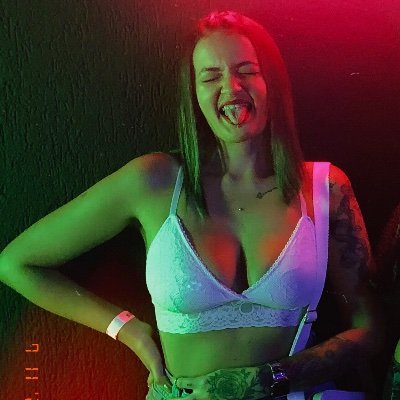 sol em touro ♉️, ascendente em aquário ♒️ e lua em escorpião ♏️ .. a garota que não sabe lidar com abandono ❤️💚Fluminense me domina