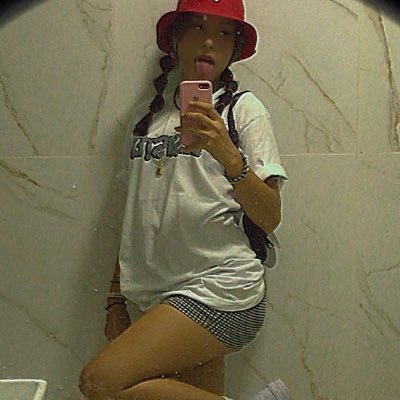 nandanxx28's profile picture. não levem a serio as coisas q eu posto 🦖. •111•