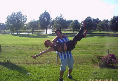 hola q tal me encanta saber un poco de todo y sobre todo reir y pasarmelo bien con los amigos y la vida misma,,,