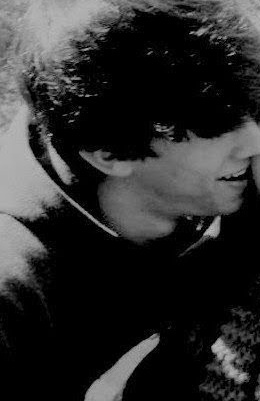 Quem se descreve se limita '-'