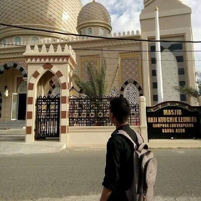 Bukan Rindu yang berat tetapi Sujudmu terlalu rendah