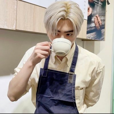 cokiicashout's profile picture. ꧔ ׁ ׅ main : @cookiicashout ─ ۫ 𐇵︭ ♡ she / her — header by ; @mira_ducky