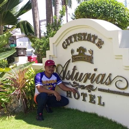 jamesJMMJ's profile picture. Simple..