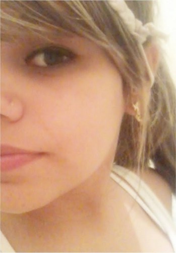 Eles te criticam, você ignora, pronto problema resolvido e fim. Ser você mesmo é fácil, basta só querer. .'