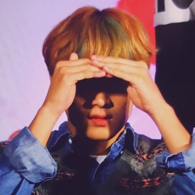 저는 그냥 엔시티 #해찬 보는 사람인데요 해찬은 못하는 게 뭔가요? 진짜 궁금해서요. 얼굴도 고만고만하게 생겼고 노래도 옥구슬 굴러가듯이 잘 부르고 춤도 잘추고 말재간도 좋고 재밌던데 진짜 못하는 게 있을까요? 궁금해요. 제가 추구하는 완벽한 아이돌 중 한 명이에요