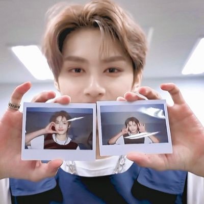 @by_chwe querendo trocar photocard e as vezes rolam umas cegs • svt e bnd • não costumo responder em fim de semana ✨