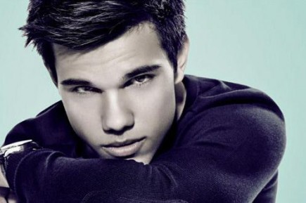 I'm an Italian girl and I love immensely Taylor Lautner! You love him? Well, follow me, and you will always be updated upon him ;)  kisses