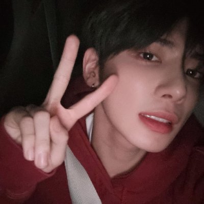 chewinghobi's profile picture. i chew.